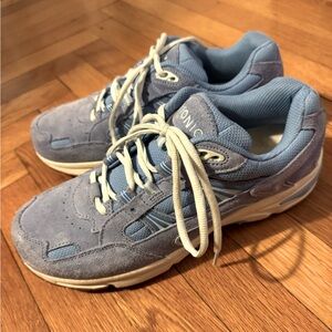 Saucony Vionic Walking Shoe in Blue